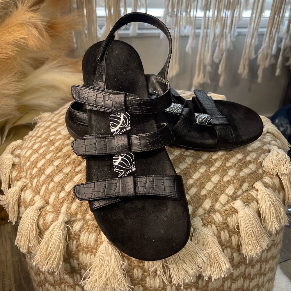 Vionic Amber Black Sandals